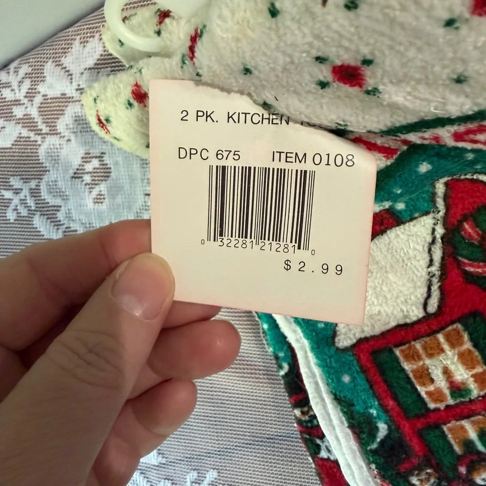 Vintage Hand Towel Unisex OS White Good Christmas Red Green Geometric Border